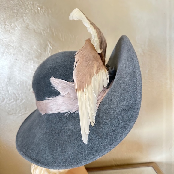 ONE OF A KIND JACK MCCONNELL WIDE BRIM GRAY FELT HAT + LARGE FEATHER WINGS - Picture 2 of 14